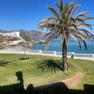 palmeras-8-menyber.hotelsinnerja.org/